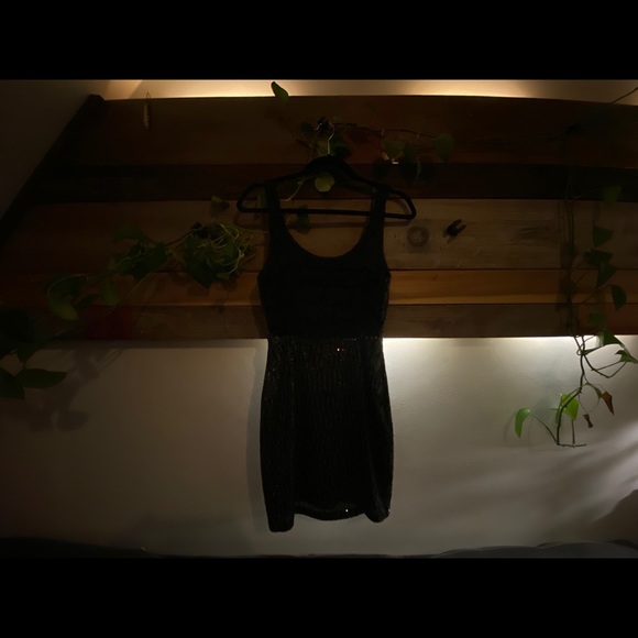 SOPRANO Shimmering Fitted Mini Dress! - Picture 4 of 9